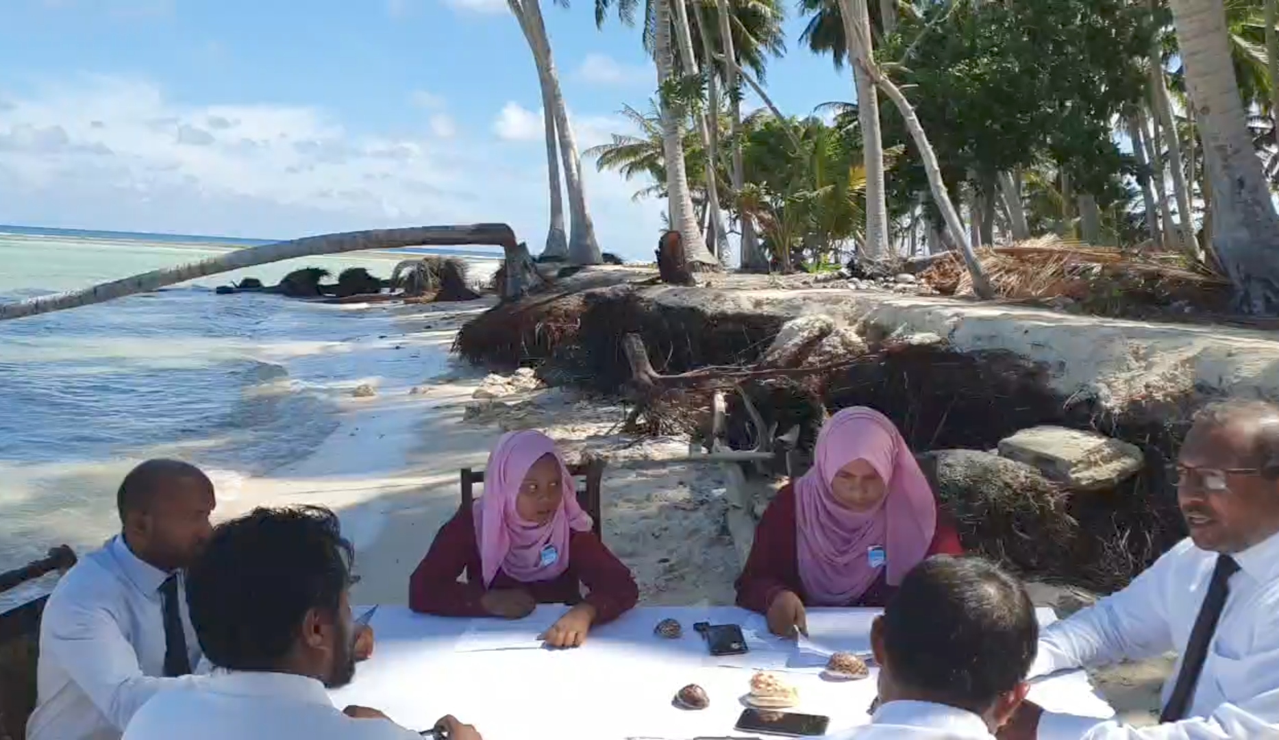 ރަށް ގިރުމުގެ މައްސަލަ ހައްލުނުކޮށްދޭތީ ކައުންސިލް ޖަލްސާ ގޮނޑުދޮށުގައި