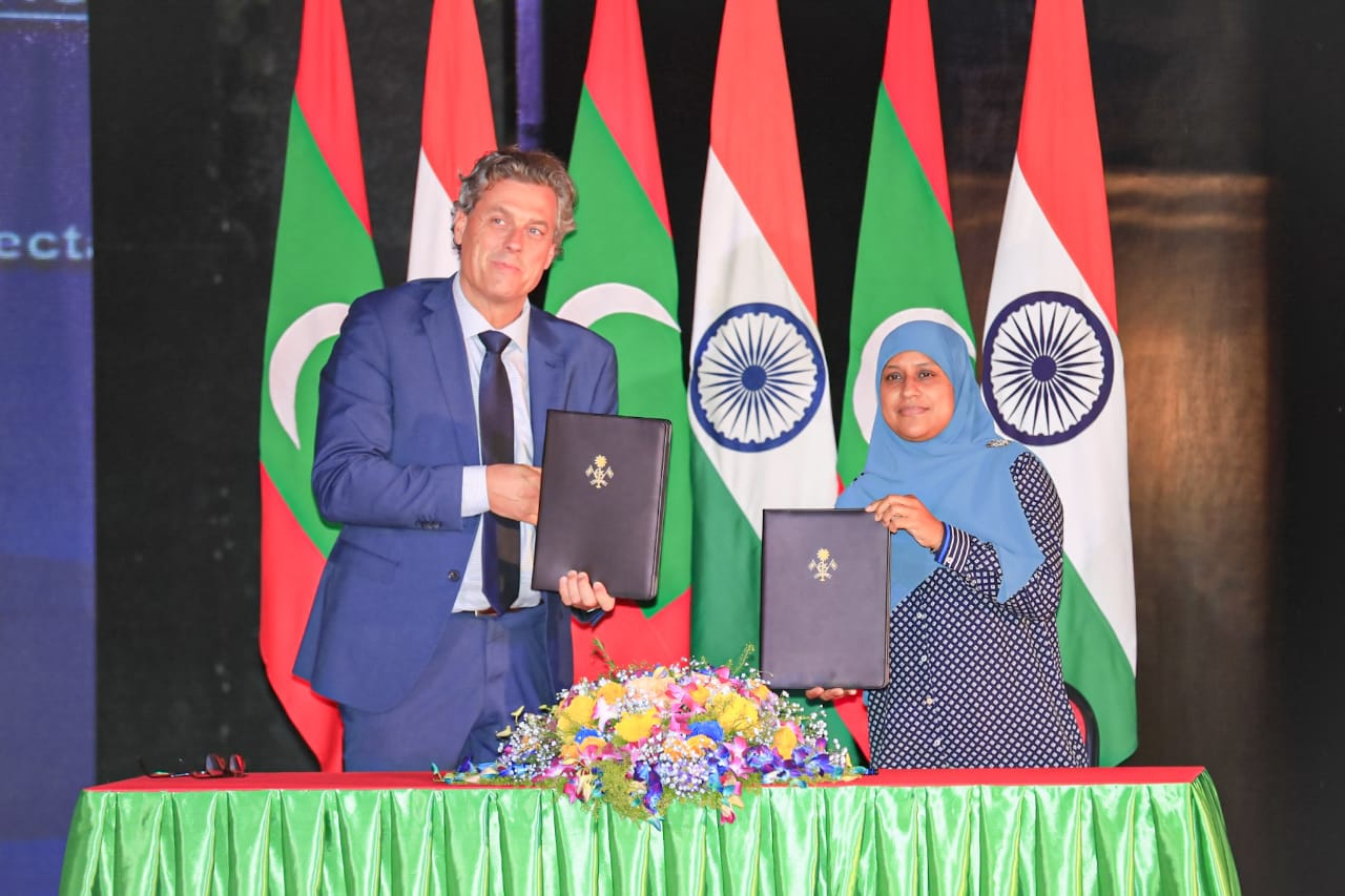 18 މަސްދުވަހުގެ ތެރޭގައި ނިންމާގޮތަށް އައްޑޫ ބިން ހިއްކުމުގެ މަޝްރޫޢު ހަވާލުކޮށްފި