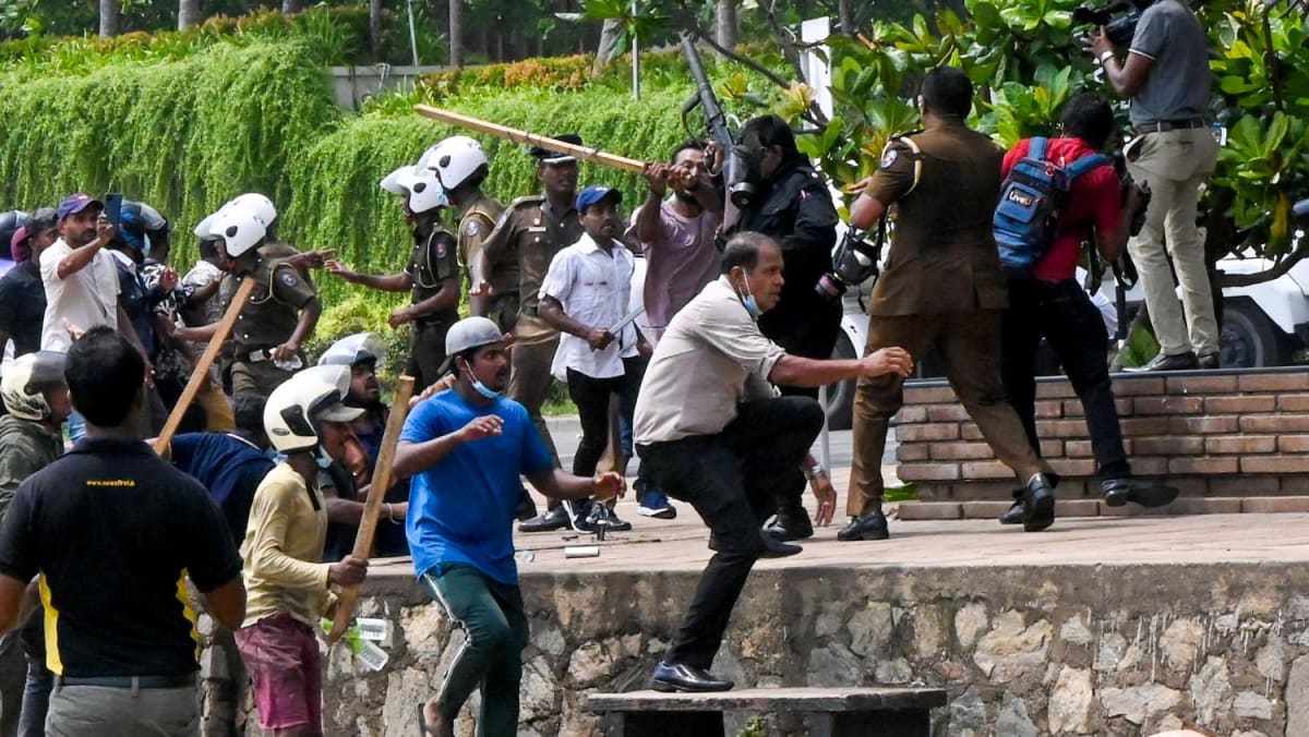 މިއަދު ހޫނުވި މުޒާހަރާގެ ތެރެއިން ސްރީލަންކާގެ މަޖިލީހުގެ މެމްބަރަކު އަމިއްލައަށް މަރުވެއްޖެ