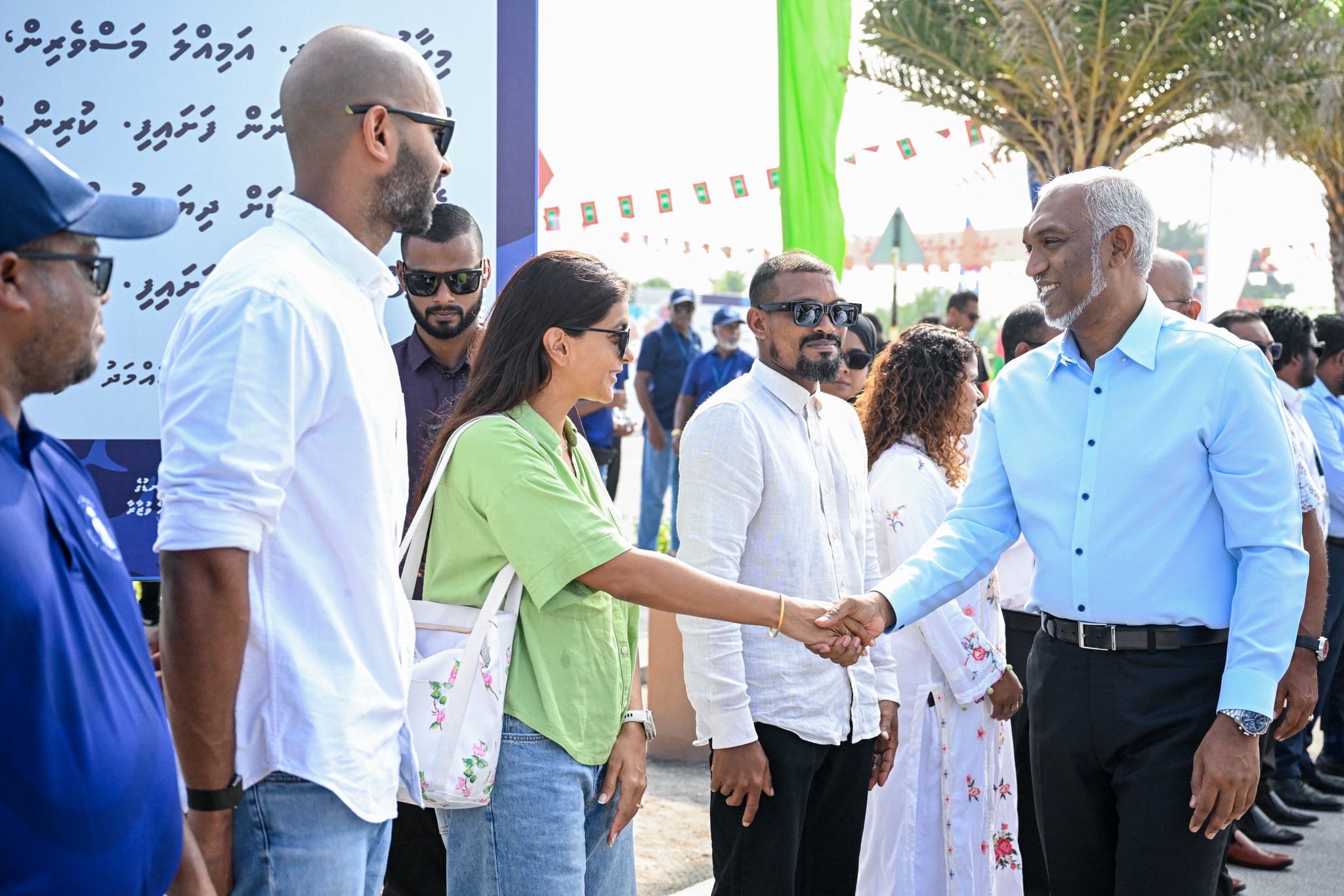 މަސްވެރިންގެ ދުވަހުގެ ހަރަކާތްތަކަށް ރައީސްގެ ދެކަނބަލުން ދުވާފަރަށް ފުރާވަޑައިގެންފި