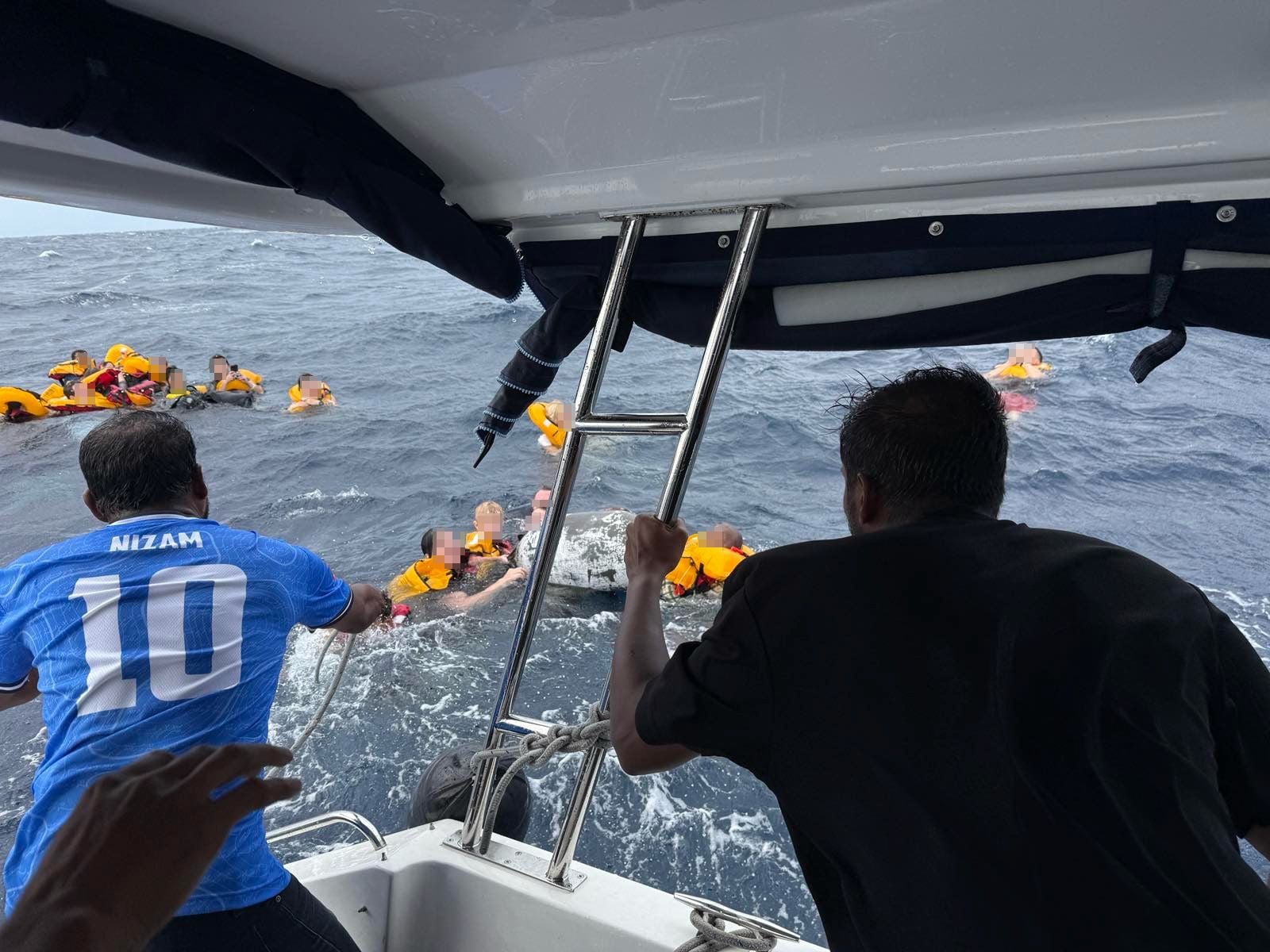 ލޯންޗެއް ފެތިއްޖެ؛ ކަނޑުވެފައި ތިބި 48 މީހުން ސަލާމަތްކޮށްފި