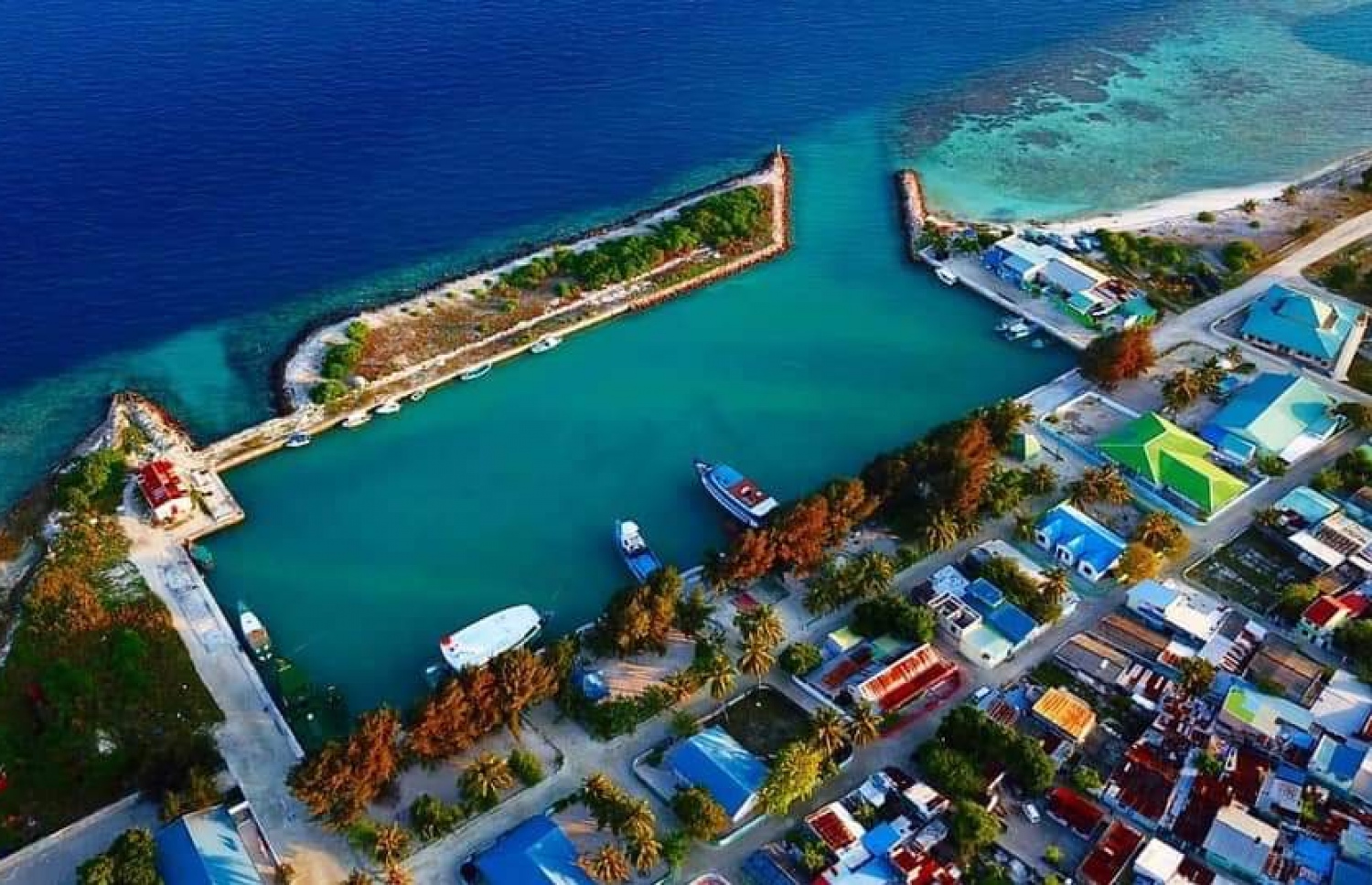 އަންހެނަކު މާތްﷲއަށް ބަދުބަސްތަކުން މުހާތަބުކުރާ ވީޑިއޯއެއް އާންމުވެއްޖެ