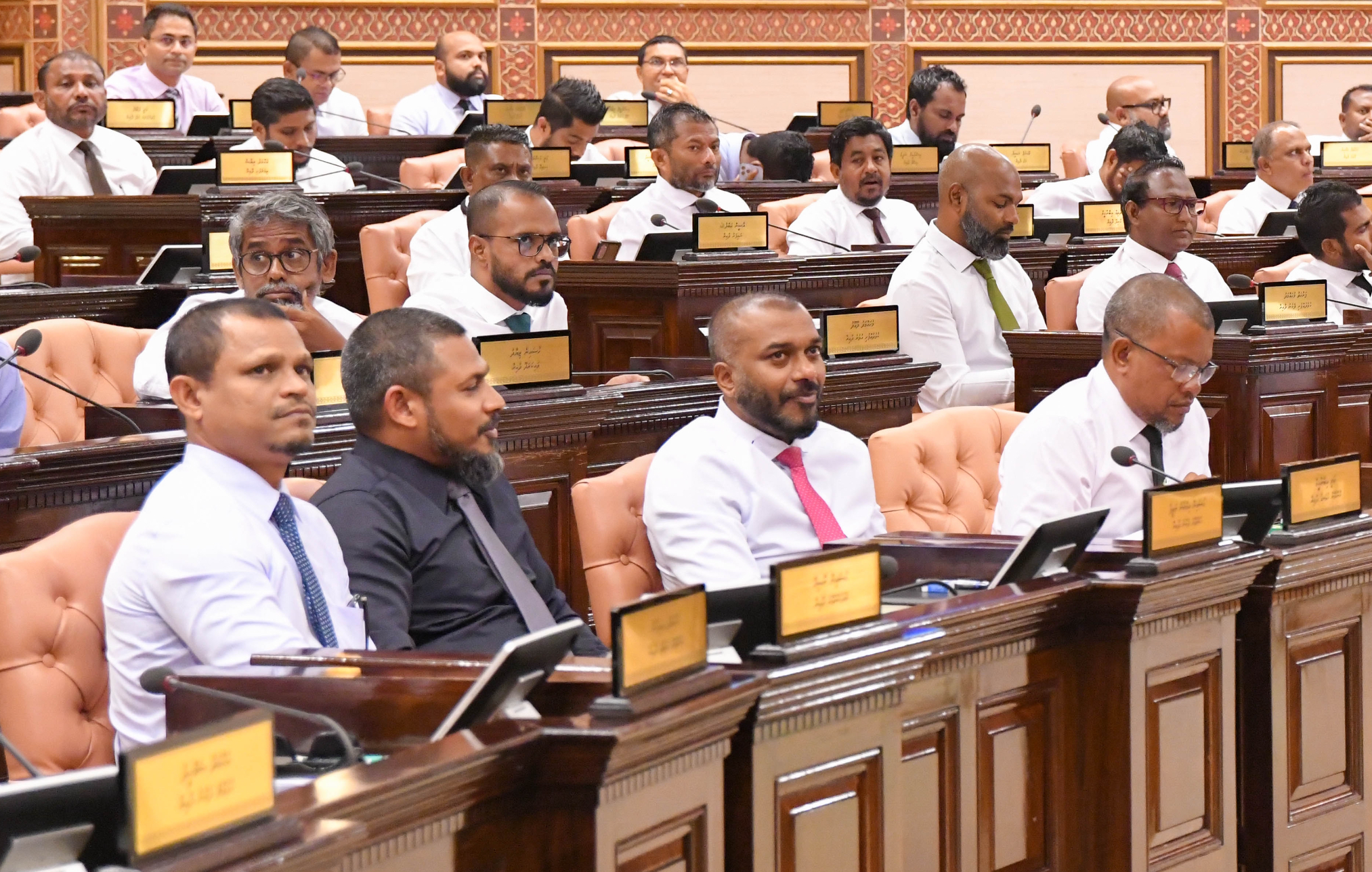 ސިނގިރޭޓާއި ވޭޕްގެ ޑިއުޓީ ބޮޑުކުރުމުގެ ބިލް ކޮމިޓީއަށް ފޮނުވައިފި