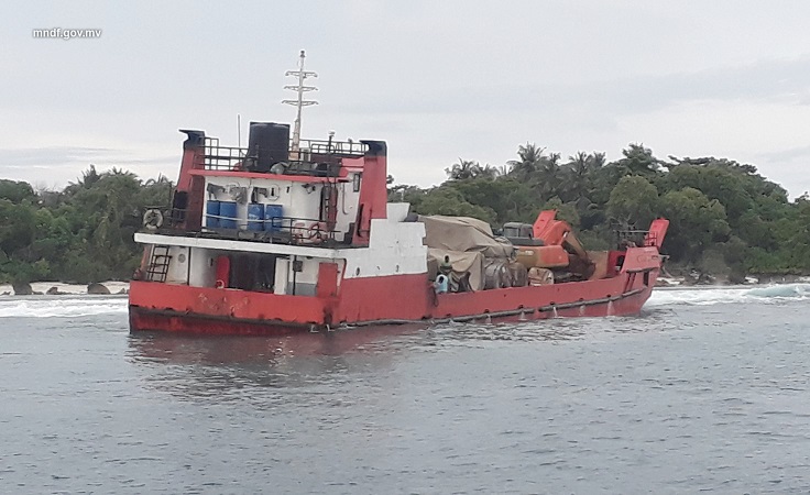 ލޭންޑިން ކުރާފްޓެއް ފަރަށް އަރައި، ކޯސްޓްގާޑް ހަރަކާތްތެރިވަނީ