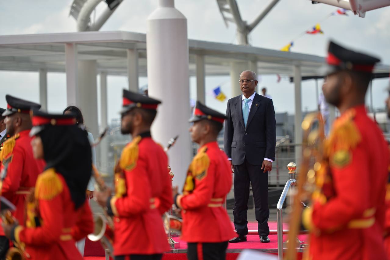 މިނިވަންދުވަހުގެ މިލިޓަރީ ޕެރޭޑް ރައީސް ޝަރަފުވެރިކޮށްދެއްވައިފި