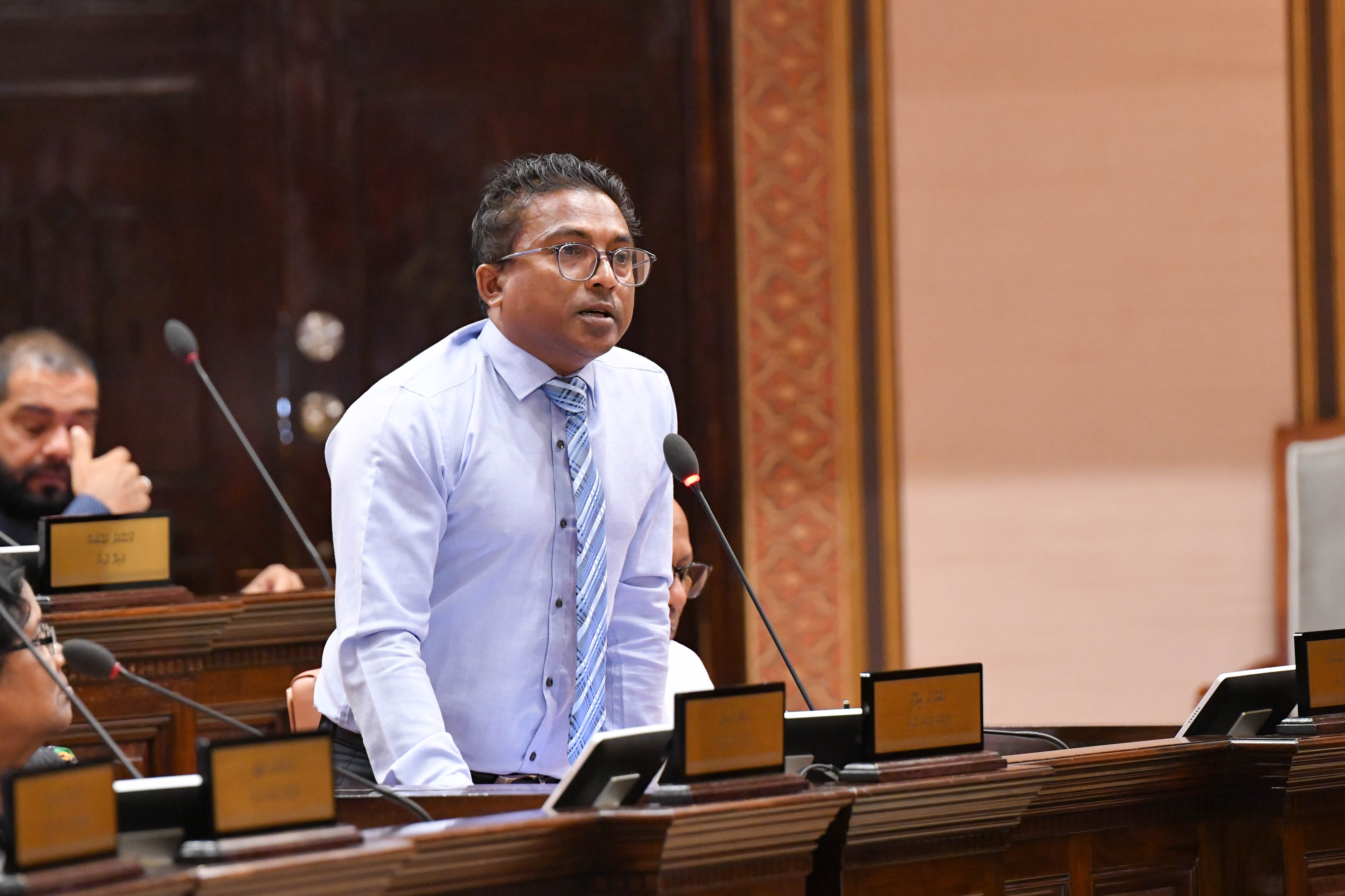 ހިލޭ ޑިގްރީގައި ބައިވެރިވާ ދަރިވަރުންގެ ފެންވަރު ބަލައި ކެރިއަރ ގައިޑެންސް ޕްރޮގުރާމެއް ހިންގަންޖެހޭ: ބޮޗޭ