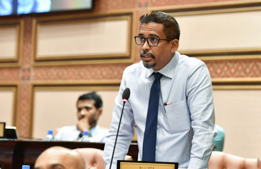 ސިޔާސީވާން ބޭނުންވާ ޓީޗަރުން ވަޒީފާ ދޫކޮށް ސިޔާސީ މަސައްކަތަށް ނުކުމޭ: އިކްރާމް