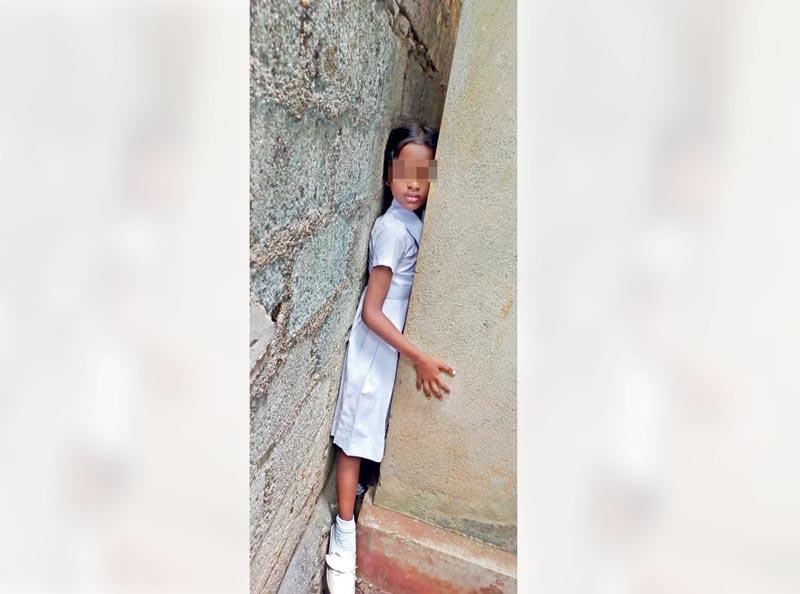 ދެފާރު ދޭތެރޭ ތާށިވި ކުއްޖަކު ސަލާމަތްކޮށްފި