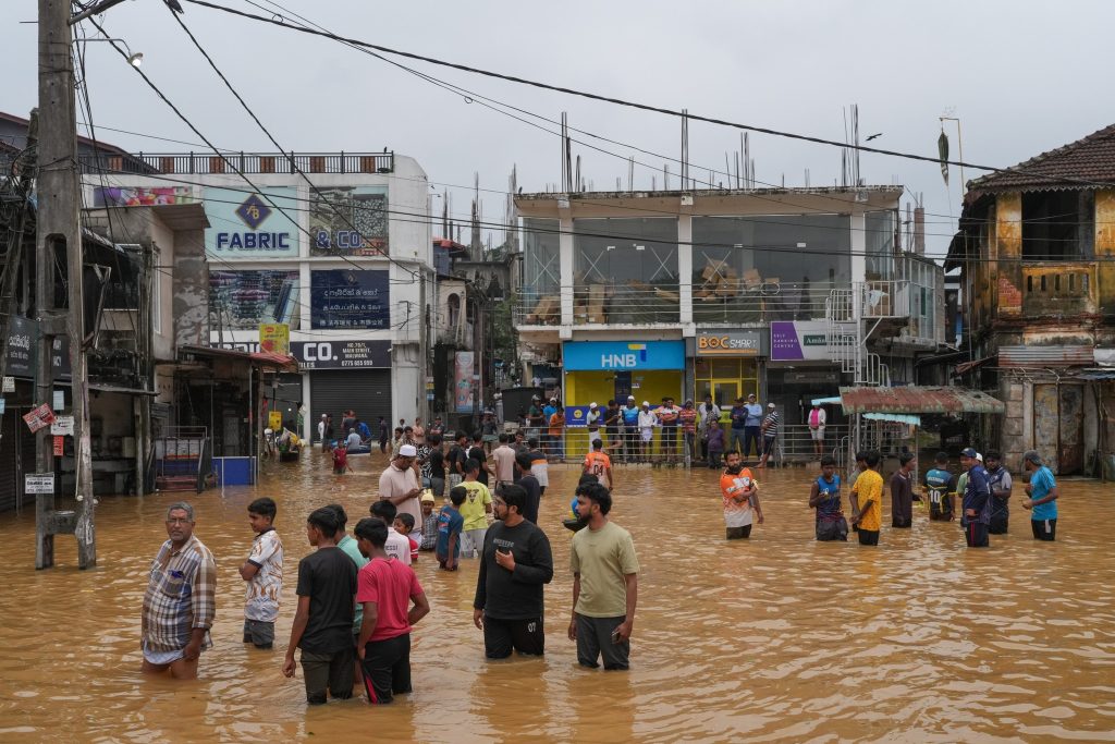 ތޫފާނުގައި ހާލުގައި ޖެހުނު މީހުންނަށް އެހީވުމަށް ސިލޯނުގައި އުޅޭ ދިވެހިން ޚާއްސަ ޑޮނޭޝަން ޕްރޮގުރާމެއް ހިންގަނީ