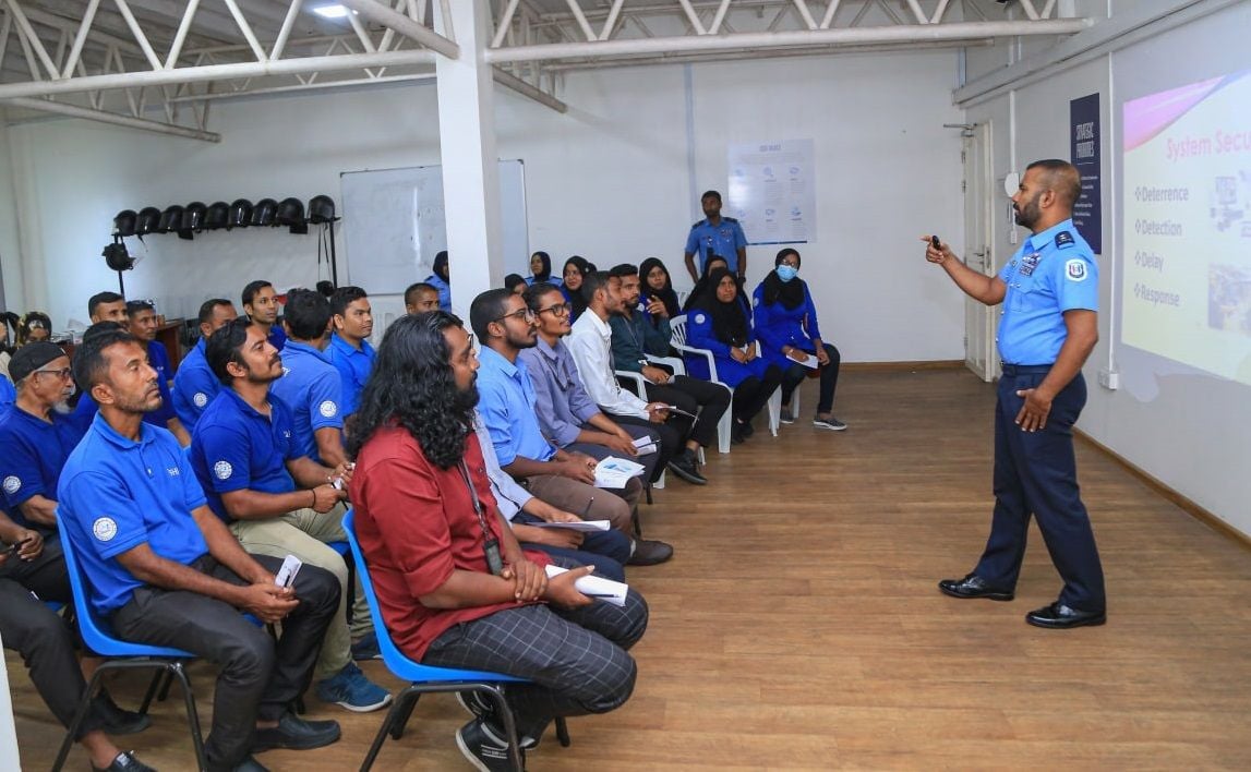 ހިޔާ ފްލެޓުގެ ސެކިއުރިޓީ އޮފިސަރުންނަށް މައުލޫމާތު ދިނުމުގެ ސެޝަނެއް