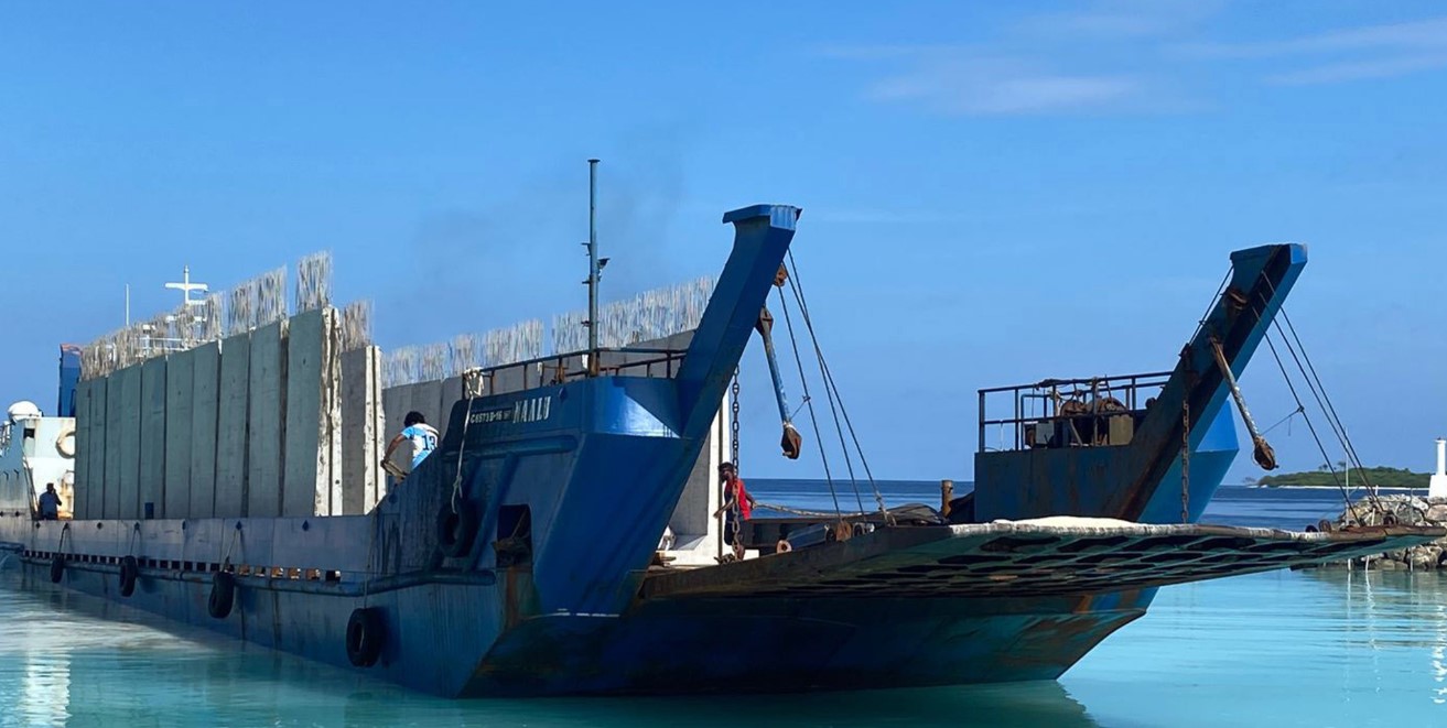 ކިނޮޅަސް ބަނދަރަށް ބޭނުންވާ ކޮންކްރީޓް ގަލުގެ ދެވަނަ ޝިޕްމަންޓް ގެންގޮސްފި