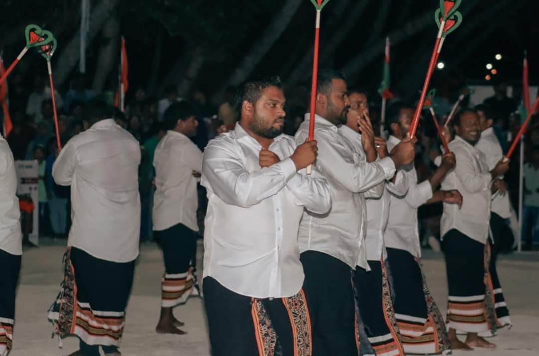 ރާއްޖޭގެ އެކި ކަންކޮޅުތަކުގައި އަޟްހާ ޢީދު ކުޅިވަރުތައް ފަށައިފި؛ ވަރަށް ފޯރިގަދަ!