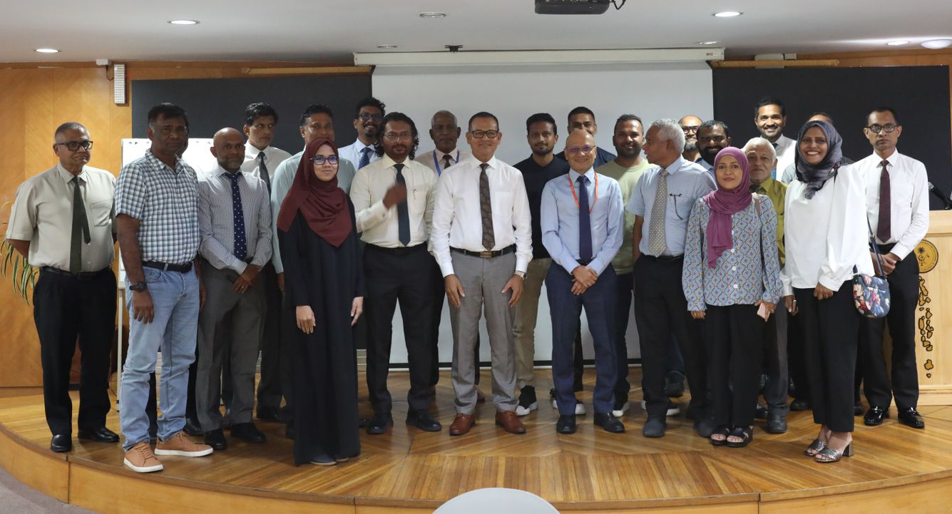 މުއާސަލާތާއި ގުޅޭ ސިޔާސަތު އެކުލަވާލުމަށް މަޝްވަރާ ބައްދަލުވުމެއް