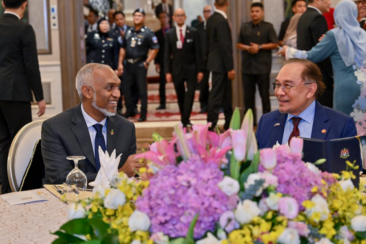 ތަރައްގީއަށްޓަކައި ރާއްޖެއިން ކުރަމުންދާ މަސައްކަތްތަކަށް މެލޭޝިއާގެ ބޮޑުވަޒީރުގެ ތައުރީފު