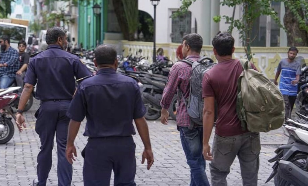 ހުއްދަނެތި ވިޔަފާރިކުރި 2 ބިދޭސީއަކު 15 ދުވަހަށް ބަންދުކޮށްފި