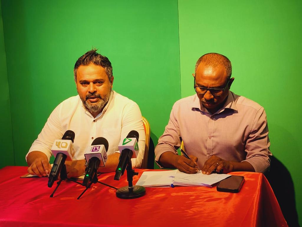 ނަޝީދުގެ ޑިމޮކްރެޓްސްއާއެކު މަސައްކަތްފެށީ ޔާމީންގެ އިރުޝާދުގެ ދަށުން: ޝިޔާމް