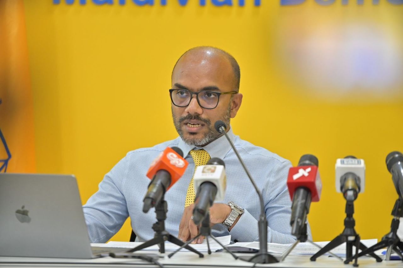 ސަރުކާރުގެ ބަސްމަގު ހުރީ ދަތި މާލީ ހާލަތުން އަރައިގަންނަން ބޭނުންވާ ގޮތަކަށް ނޫން: އަމީރު