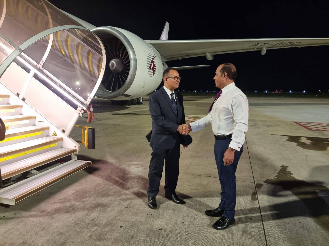 އީރާނުގެ ރައީސާއި ޚާރިޖީ ވަޒީރުގެ ޖަނާޒާއާއި ތަޢުޒިޔާ ދެންނެވުމުގެ ރަސްމިއްޔާތަށް މިނިސްޓަރ އާދަމް ޝަރީފް