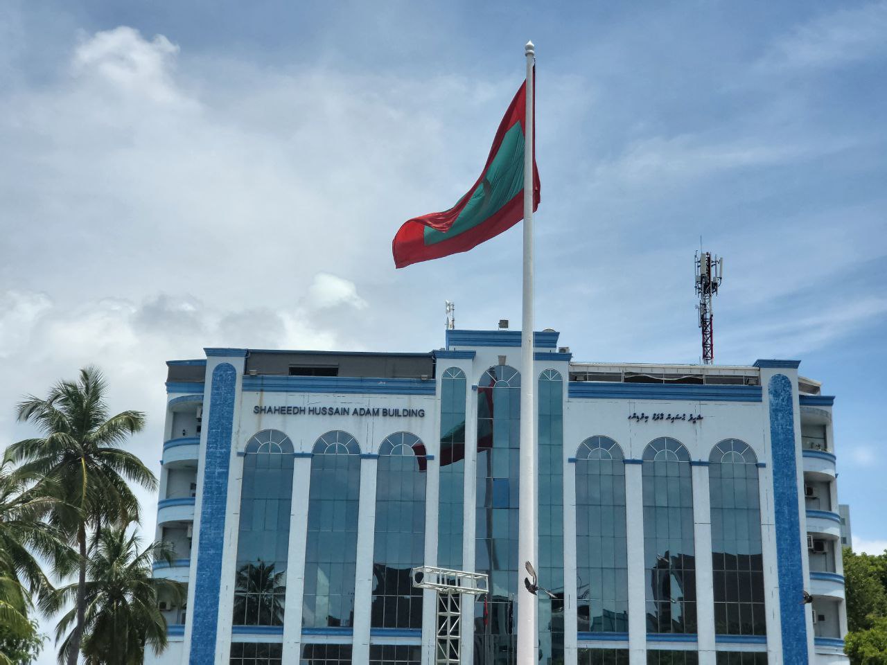 ފުލުހުންގެ ބޮޑު އޮޕަރޭޝަނެއްގައި ގިނަ އަދަދެއްގެ މަސްތުވާތަކެތި އަތުލައިގެންފި