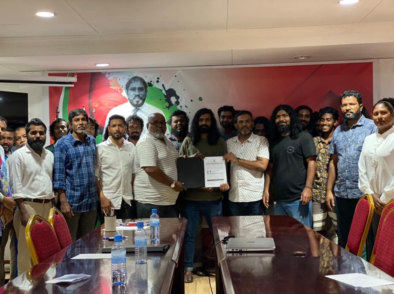 ގިނަ އަދަދެއްގެ ޒުވާނުން ޖުމްހޫރީ ޕާޓީއާއި ގުޅިއްޖެ