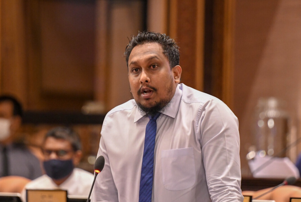 މޮސްޓާއަށް ހަމަލާދޭން އުޅުނުކަމުގެ ތުހުމަތުގައި މީހަކު ހައްޔަރުކޮށްފި