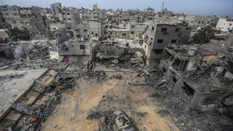 އިޒްރޭލުން ޣައްޒާގެ މިސްކިތަކަށް ދިން ހަމަލާއެއްގައި 13 މީހަކު ޝަހީދުވެއްޖެ