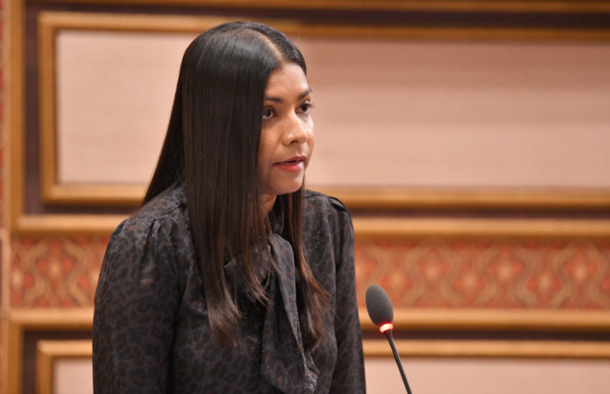 ރައީސް މުޢިއްޒު ކެމްޕޭންގައި ދެއްކެވި ވާހަކަފުޅުތަކާއި އަމަލު ދިމަލެއް ނުވޭ: ރޮޒެއިނާ