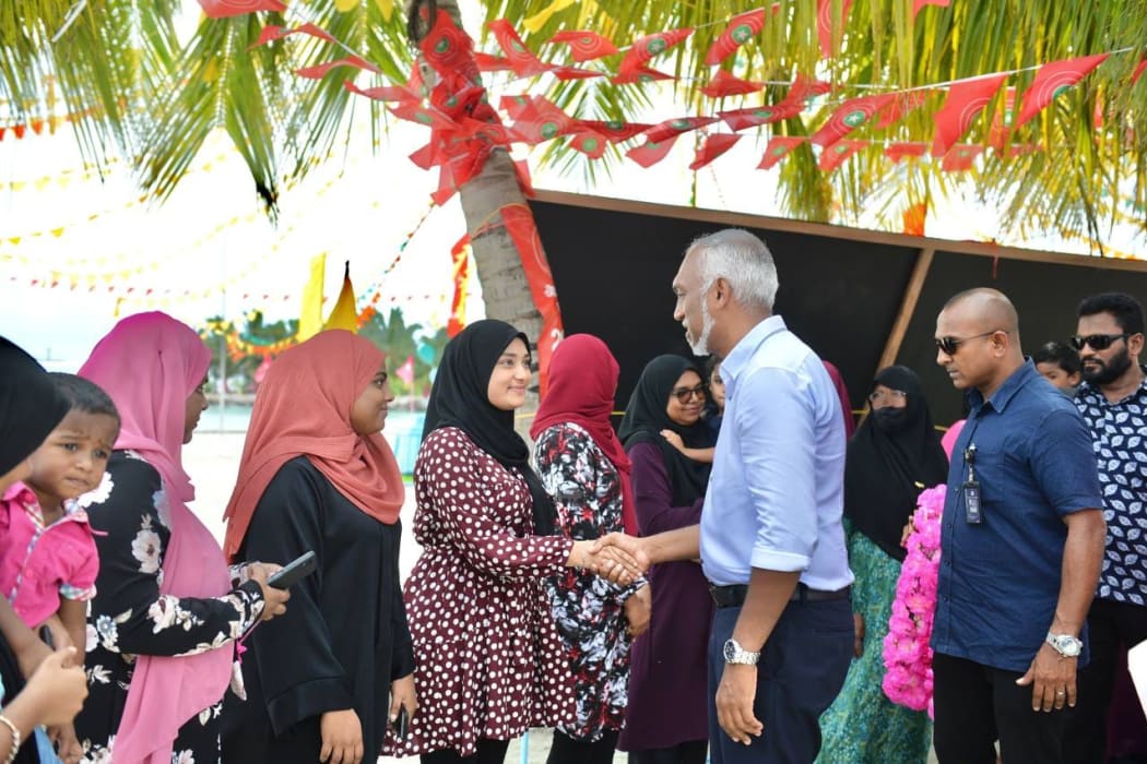 ރައީސްގެ ވައުދު ފުއްދަން މަތިވެރީގައި އެއާޕޯޓު އަޅައިދޭނެ ބަޔަކު ހޯދަނީ