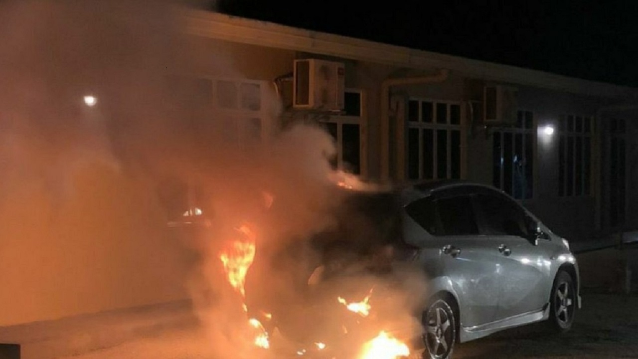 މަސްޢޫދުގެ ކާރު ރޯކޮށްލި މައްސަލާގައި އަދުރޭގެ ކުރީގެ ޑްރައިވަރުގެ ފޯނު ހިފަހައްޓައިފި