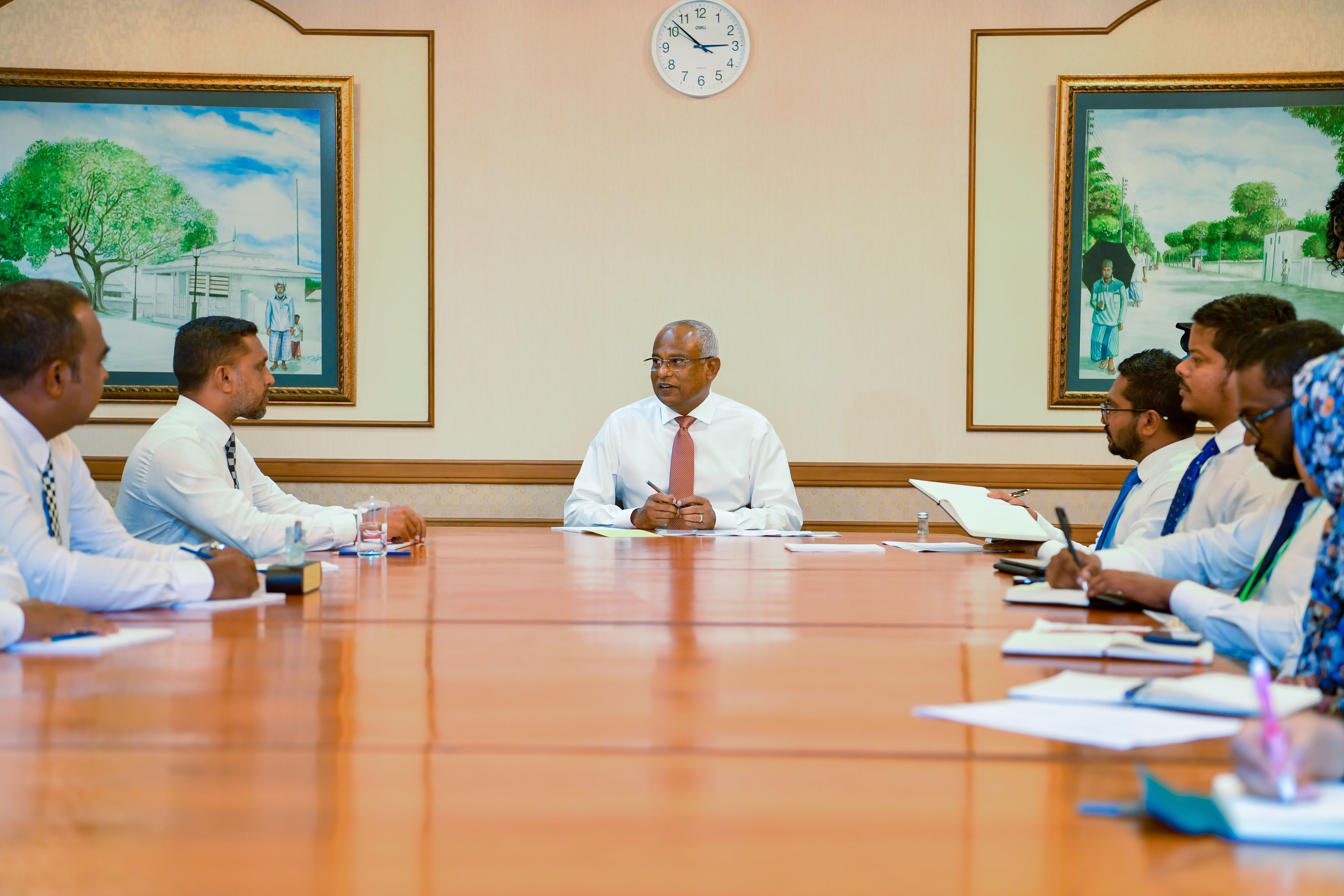 ދަރަވަންދޫގެ ތަރައްޤީއާ ގުޅޭގޮތުން ރައީސް މަޝްވަރާކުރައްވައިފި