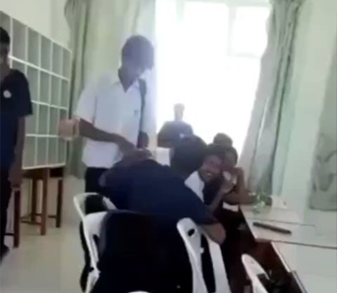 ތިނަދޫ ސްކޫލްގައި އޯޓިޒަމް ހުންނަ ކުއްޖަކަށް އަނިޔާކުރާ ވީޑިއޯއެއް އާއްމުވެއްޖެ