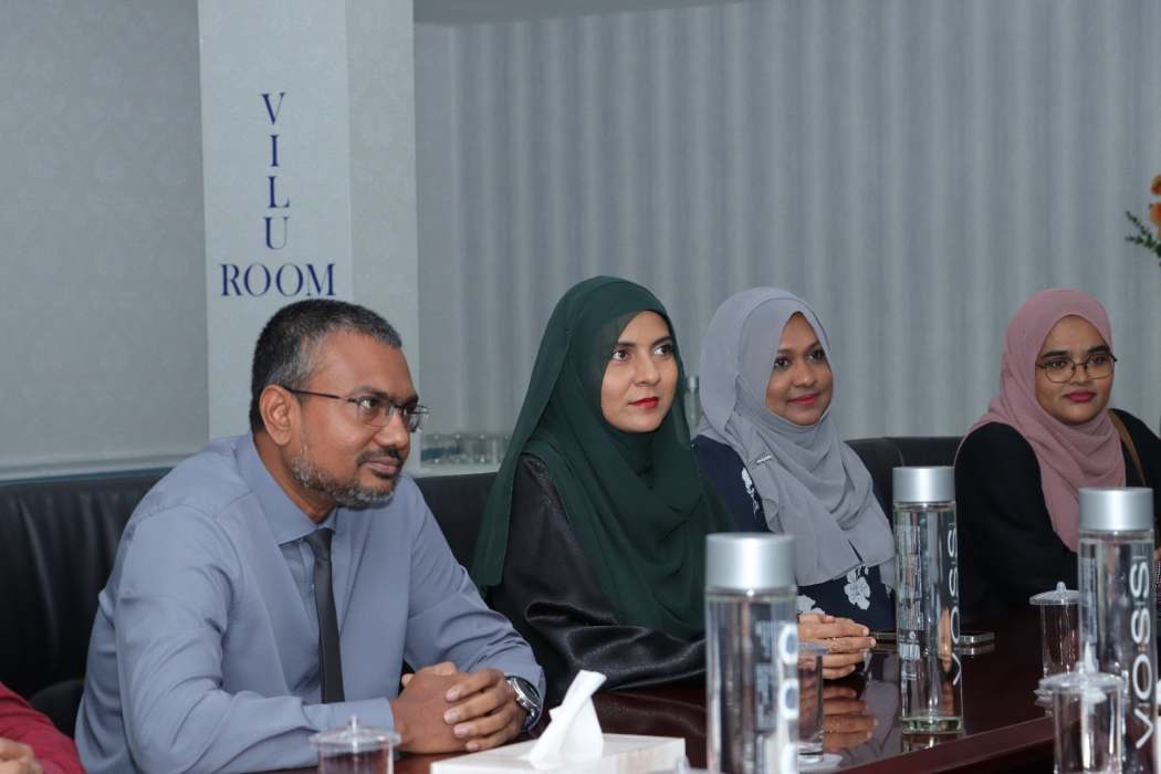 މީޑިއާތަކަށް ފައިސާ ދޭން އުޅެނީ ރަނގަޅަކަށް ނޫން، އެކަން ހުއްޓާލަން ޖެހޭ: އެމްޖޭއޭ