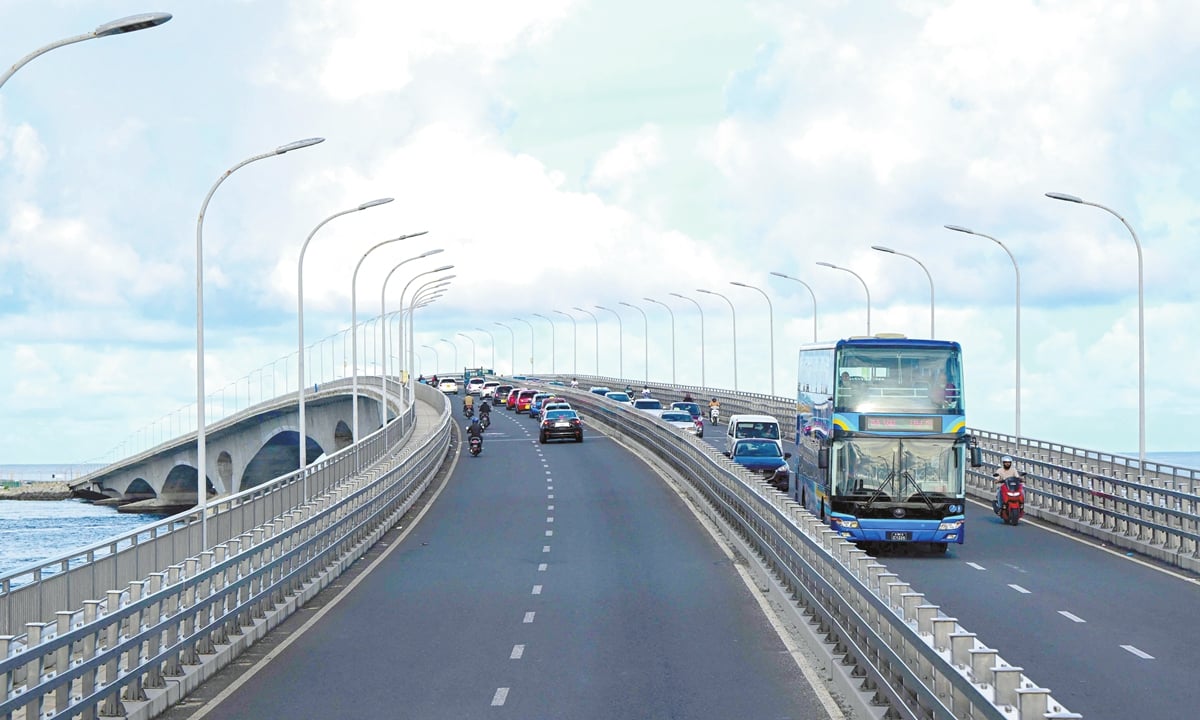 ހައިވޭގައި ހިނގި އެކްސިޑެންޓެއްގައި ކުޑަކުއްޖަކަށް އަނިޔާވެގެން ފަރުވާދެނީ