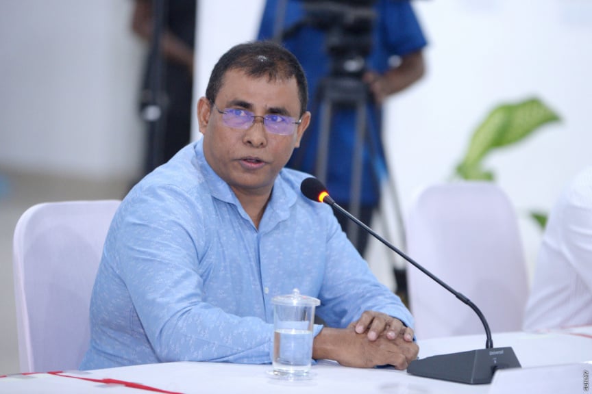 ފަތުރުވެރިންނަށް ޚިދުމަތްދޭ މުވައްޒަފުންގެ ރެންޑަމް ސާމްޕަލް ނަގަނީ