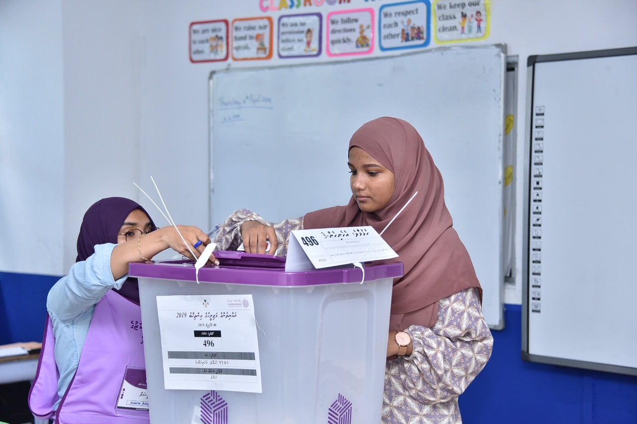 މައުލޫމާތު ބަދަލުވި ފަރާތްތަކުން ވޯޓުގެ ކުރިން އައިޑީކާޑު އާކުރަން މުއްދަތެއް ދީފި