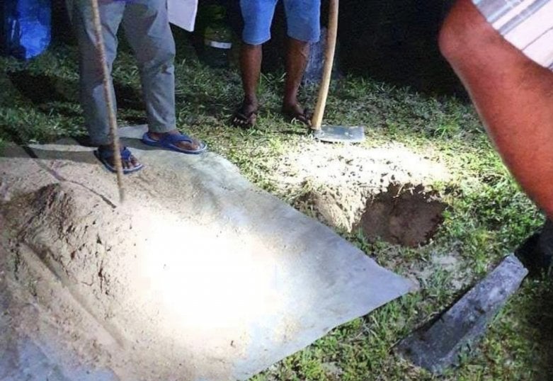 ރުގްޔާކުރަން ގަބުރު ކޮނުނުކަމަށް ބުނެ ކައުންސިލްގެ ބޮޑު ތުހުމަތެއް ފުލުހުންނަށް