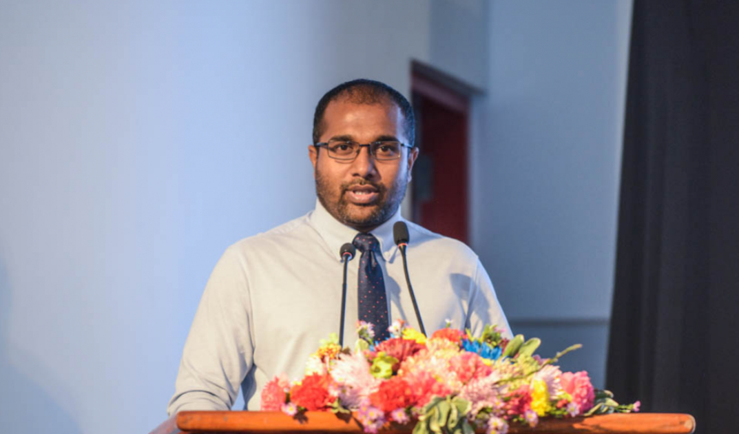 ދިވެއްސަކަށް ނުލިބޭ ދަރަޖަ ބޭރު މީހަކަށް ދީގެންނުވާނެ- އިހުސާން