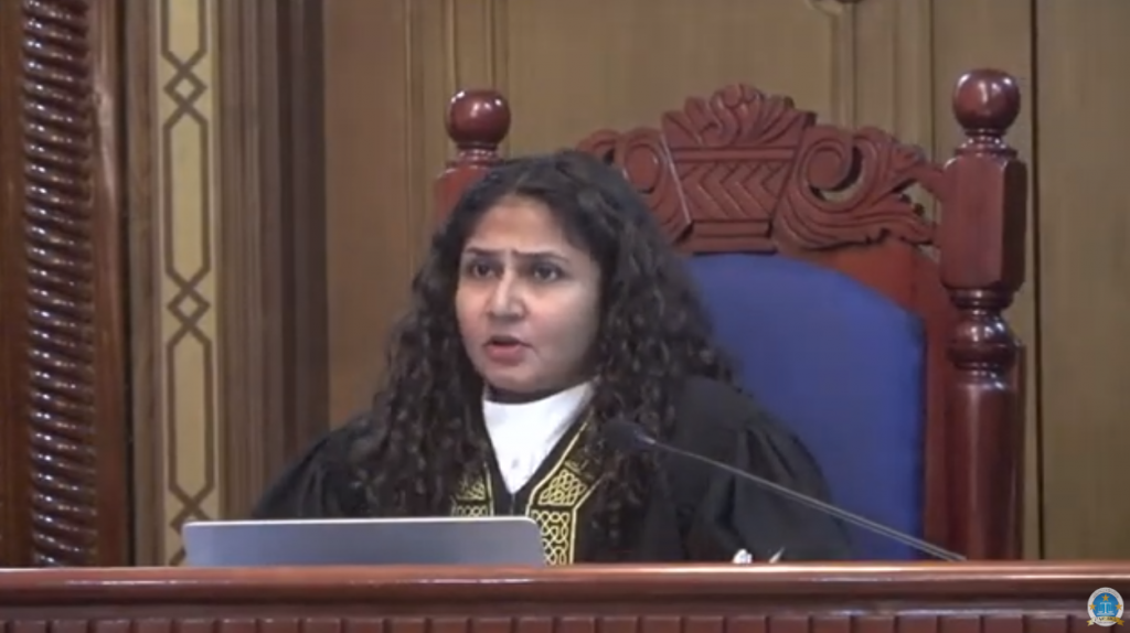 ފިރިމީހާ ދޫކޮށްލާފައި ހުއްޓާ އެކަމަށްއެދި ގުޅަންޖެހޭ ސަބަބެއް ނެތް: އަޒްމިރާލްދާގެ ވަކީލު