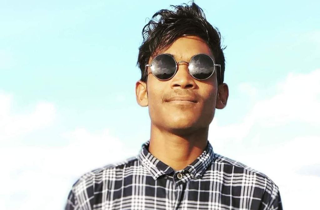 ފ. ނިލަންދޫގައި ޒުވާނަކު ރުކަކުން ވެއްޓި ސީރިއަސް އަނިޔާތަކެއް ލިބިއްޖެ