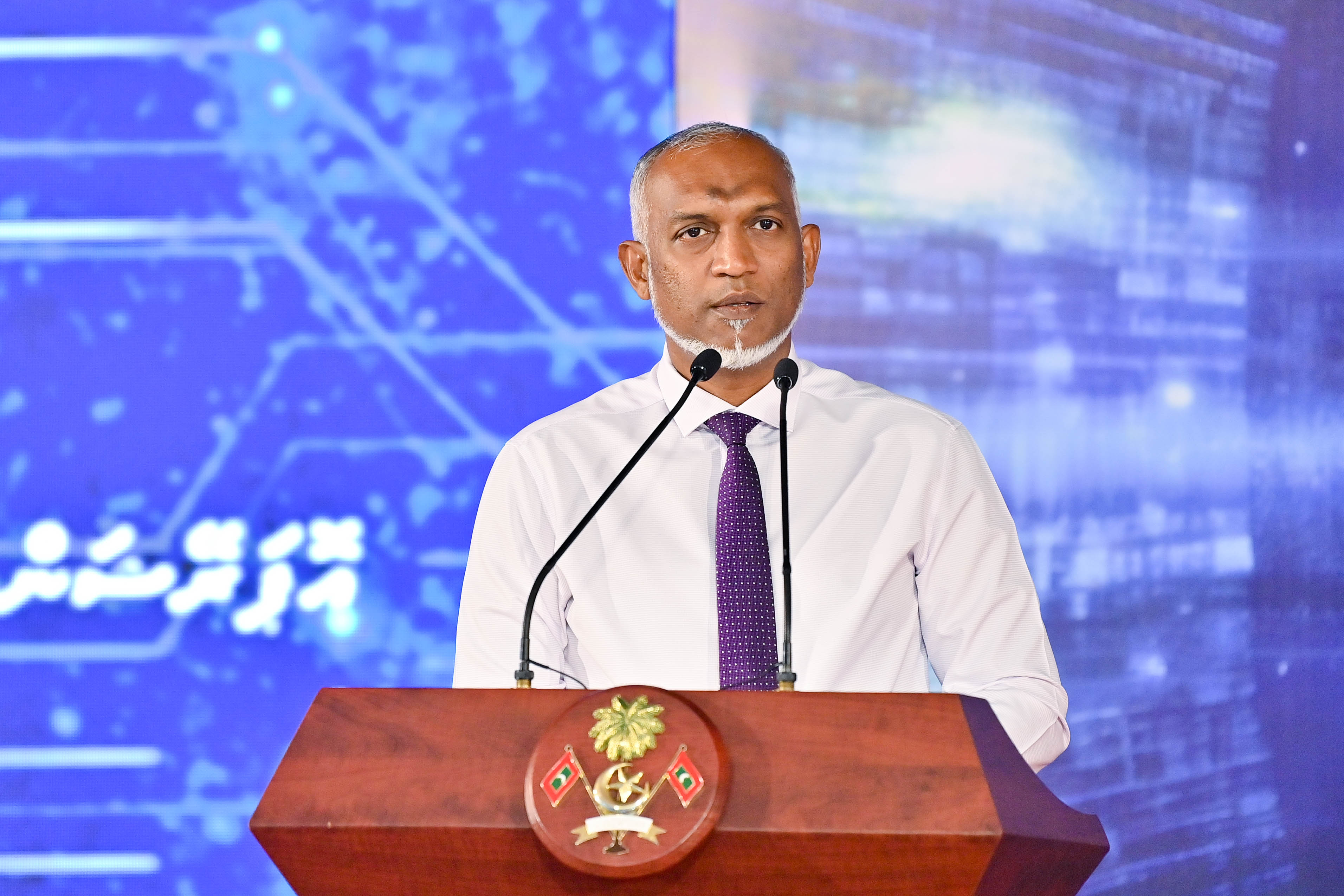 އިންތިހާބީ މަގާމުތަކުގައި ތިބި މީހުން ފެންނަ ހިސާބުގައި ރައްޔިތުންނާ ގާތުން މަސައްކަތްކުރަންޖެހޭ: ރައީސް