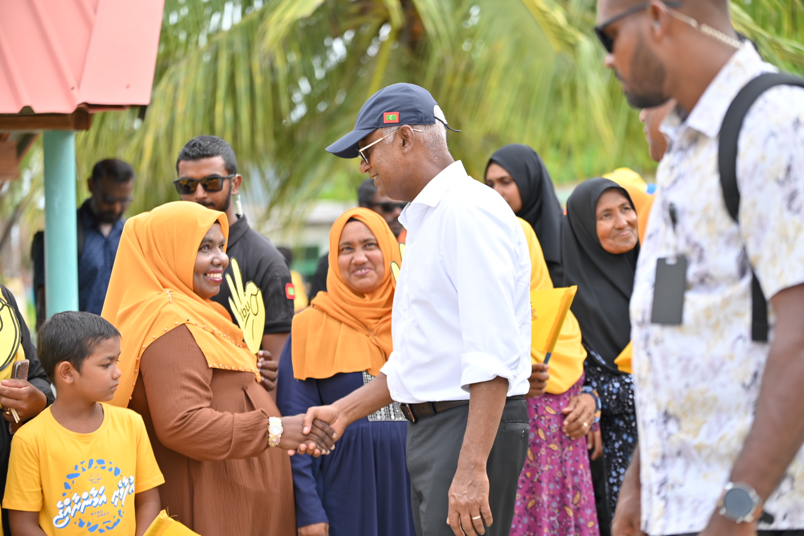 ރައީސްއާ އެއްވަރަށް މުއިއްޒަށް ރަށްތަކަށް ވަޑައިނުގެންނެވޭ: ކެމްޕެއިން ޓީމް