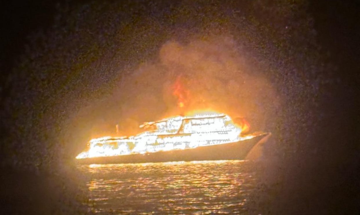 މާލެ ދަތުރުކުރަމުން ދިޔަ ބޯޓެއް އަނދާ ހުލިވަނީ