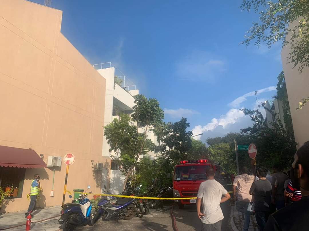 ހުޅުމާލޭ ރޯ ހައުސްގައި ރޯވި އަލިފާން ކޮންޓްރޯލްކޮށްފި، މީހަކަށް ގެއްލުމެެއް ނުލިބޭ