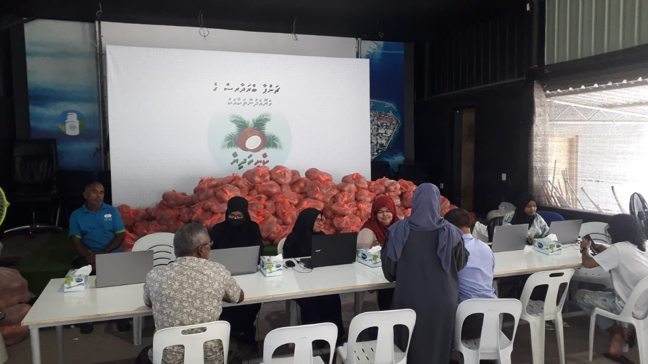 އުއްޗު ހަދިޔާކުރެއްވި ކާށި ބަހައި ހުސްވެއްޖެ