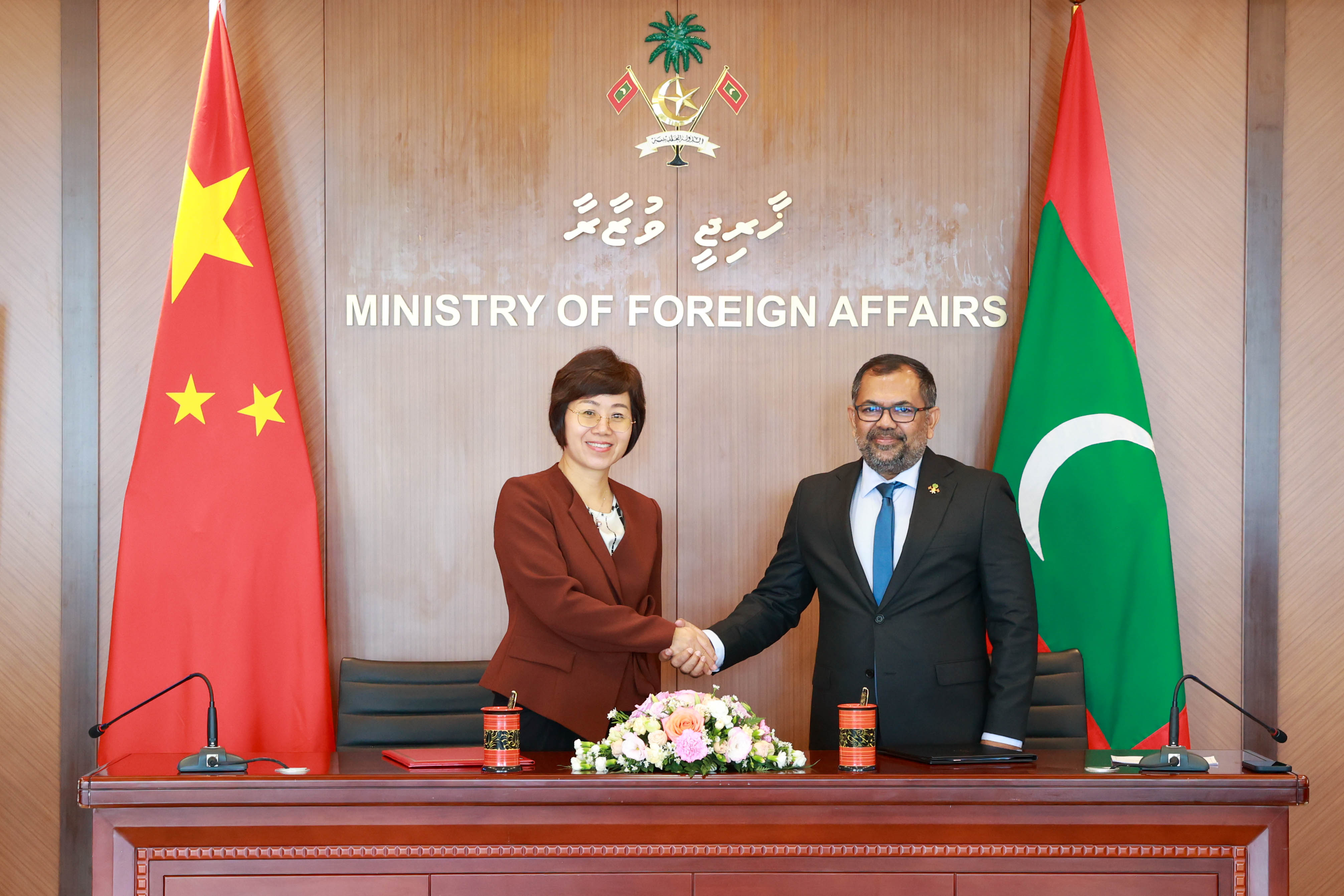 ޗައިނާއިން ރާއްޖެއަށް 1500 ޓަނުގެ ފެން ހަދިޔާކޮށްފި