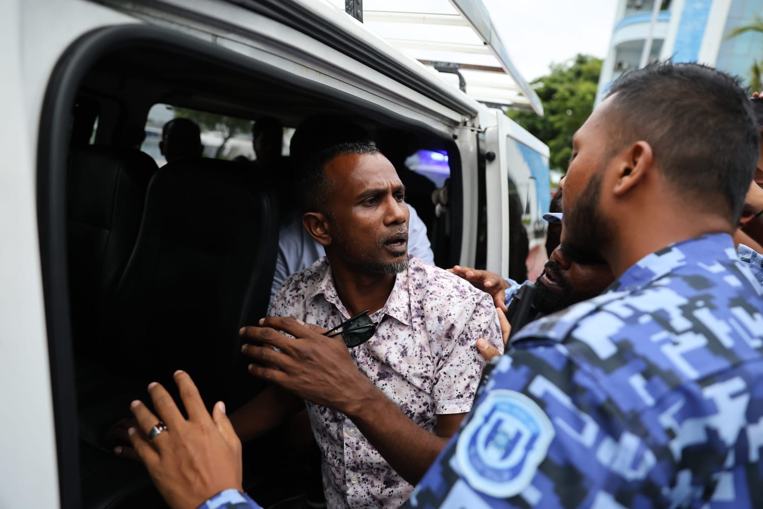 އަޅުގަނޑު ޖާމިނުކޮށް ހައްޔަރުކޮށްފައި ރައީސް ޔާމީން ދޫކޮށްދެއްވާ: ޓޮމް