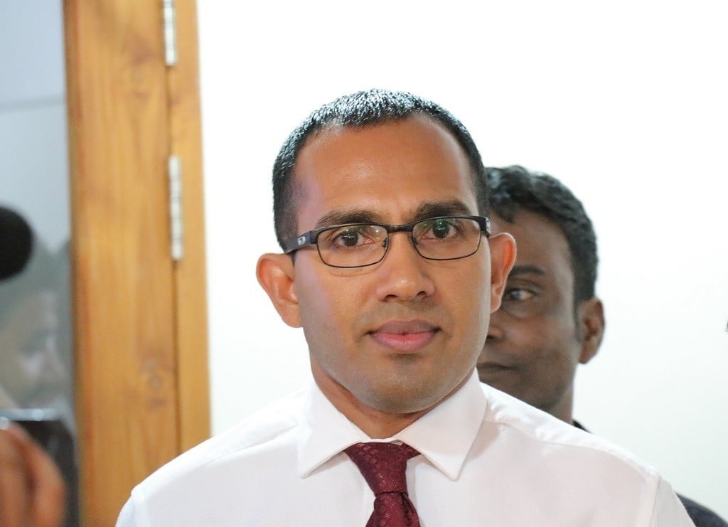 އަދަބުދޭން އުޅެނީ މާއްދާ 27ގެ ހައްޤު ބޭނުން ކުރުމުން؛ މީކާއިލް ގޮވައިގެން ސްޕްރީމް ކޯޓަށް ވަންނާނަން: މަލީހު