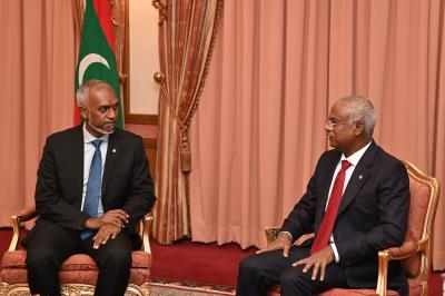 އޮމާންކަމާއެކު ވެރިކަން ބަދަލުކުރުމުގެ މަރުހަލާ ކުރިއަށް ގެންދިއުމަށް މުއިއްޒުގެ ހުށަހެޅުންތަކެއް ރައީސް ސާލިހަށް!