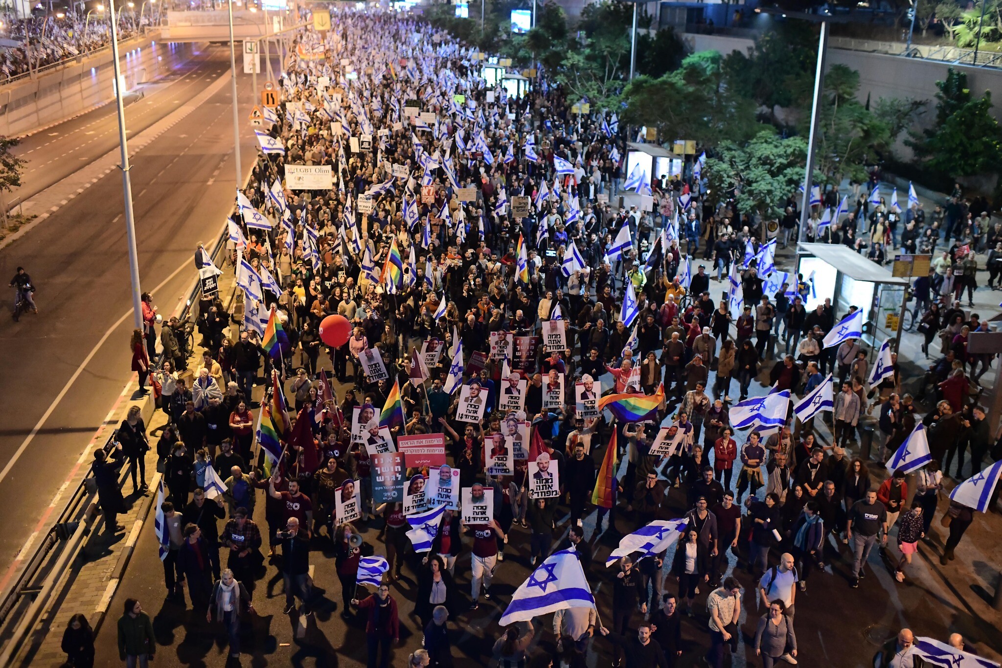 އިސްރާއީލުގެ ރައްޔިތުން އަނެއްކާ މަގުތަކަށް ނުކުމެ މުޒާހަރާކުރަން ފަށައިފި