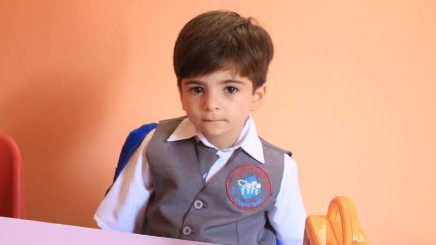 ޣައްޒާއަށް ދިން ބޮމުގެ ހަމަލާގައި މިކުއްޖާ ޝަހީދުވީ ގަތް ބިރުން ޝޮކެއް ޖެހިގެން